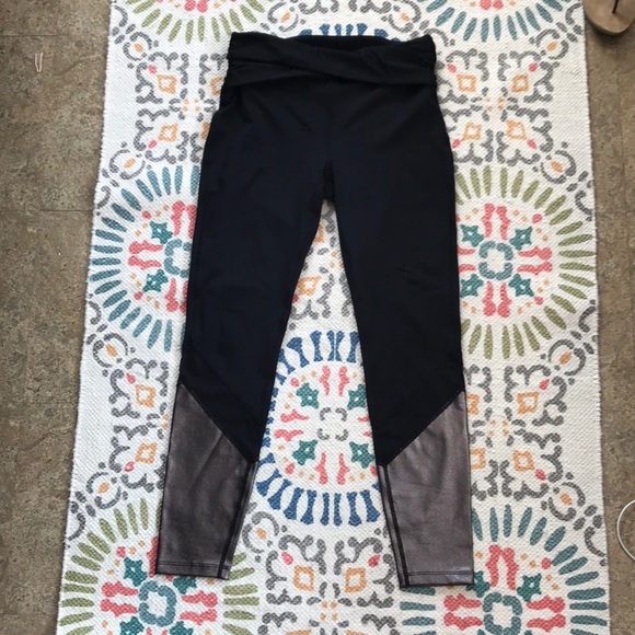 NWOT Women's Black Ruched Active Leggings - Picture 3 of 6